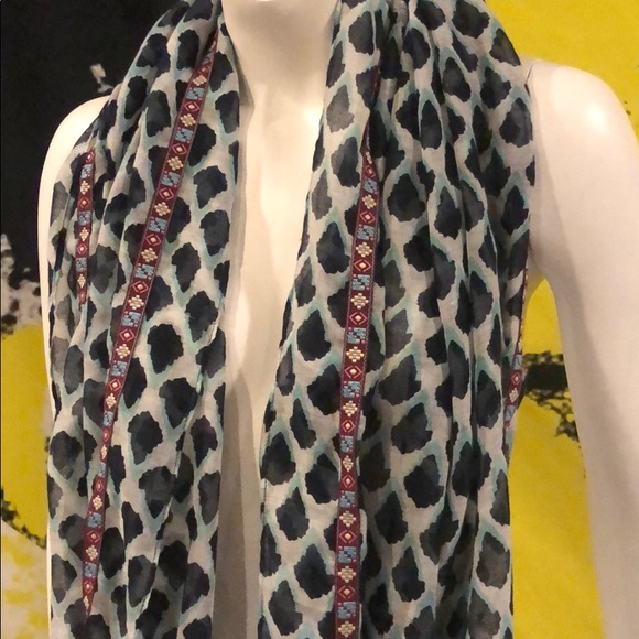 Animal Print Infinity Scarf NWOT - Picture 2 of 3